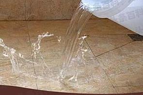 兴宾漏水维修 免砸砖防水材料该如何施工